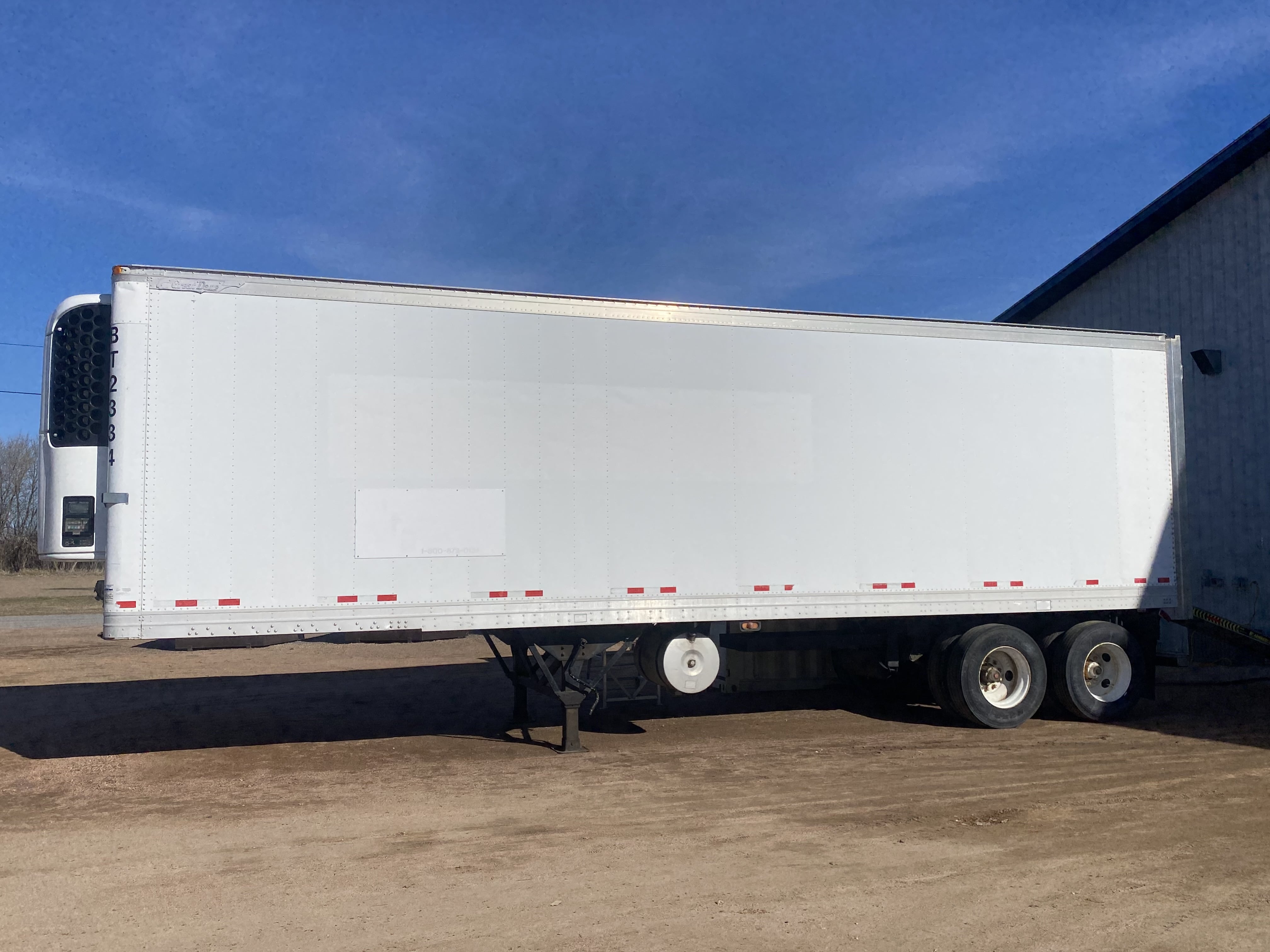 34 foot refrigerated trailer rental BT-2334 diesel unit in Eau Claire Wisconsin