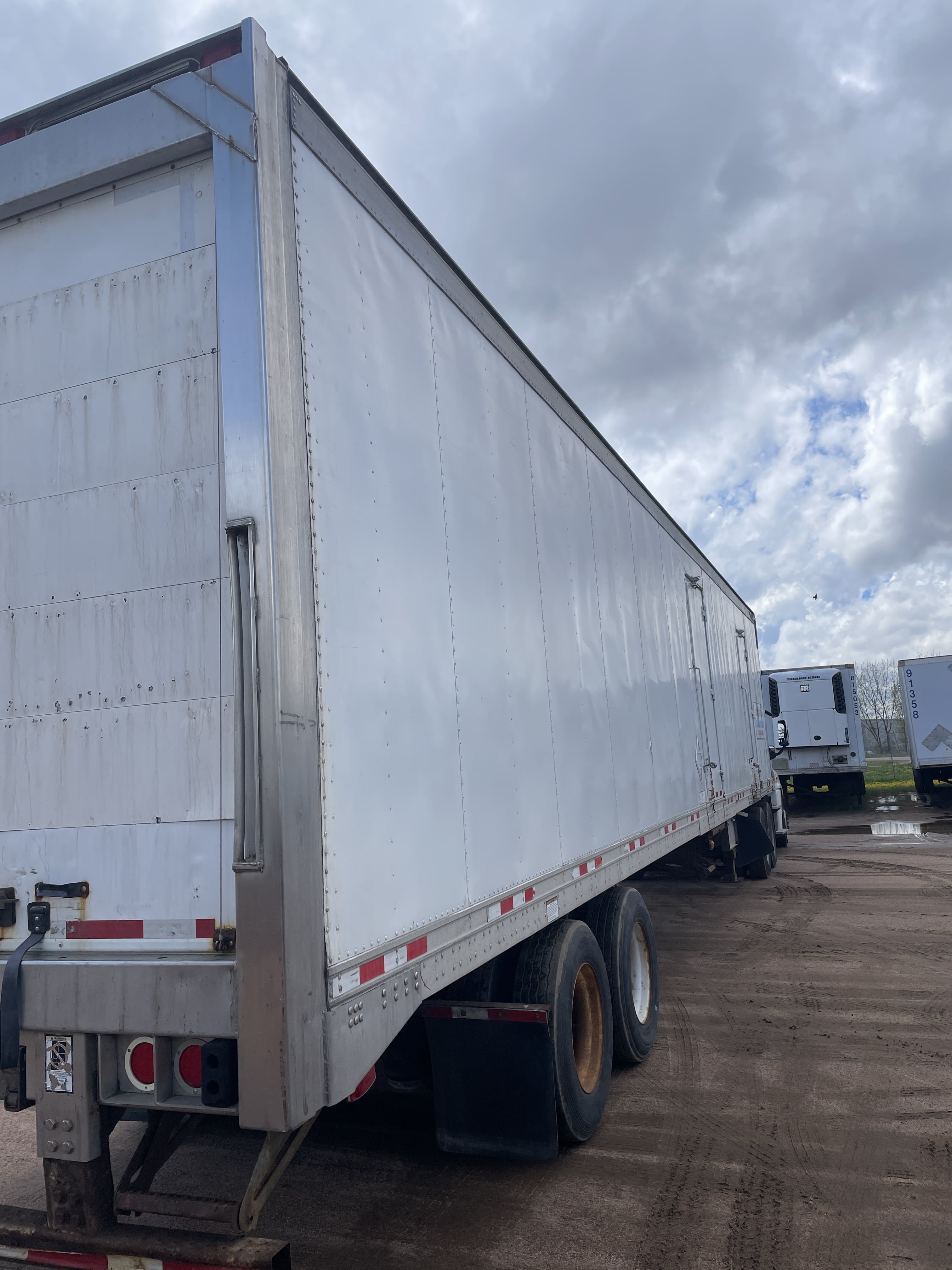 48 Foot Refrigerated Trailer Rental – BT-3848 - Image 4