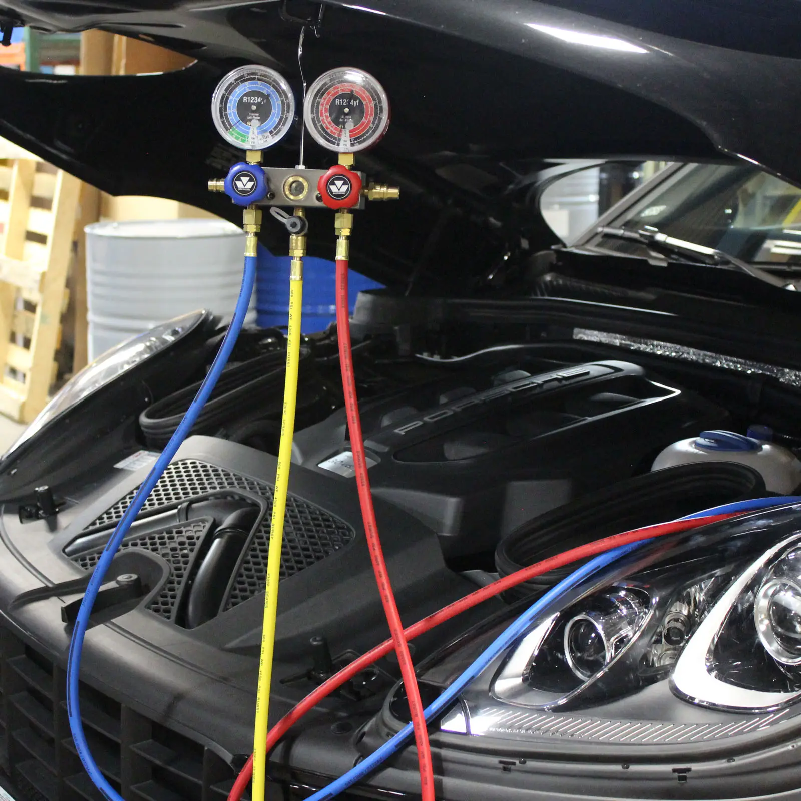 Mastercool 83272 R1234yf 2-Way Piston Valve Manifold Gauge Set - Image 3